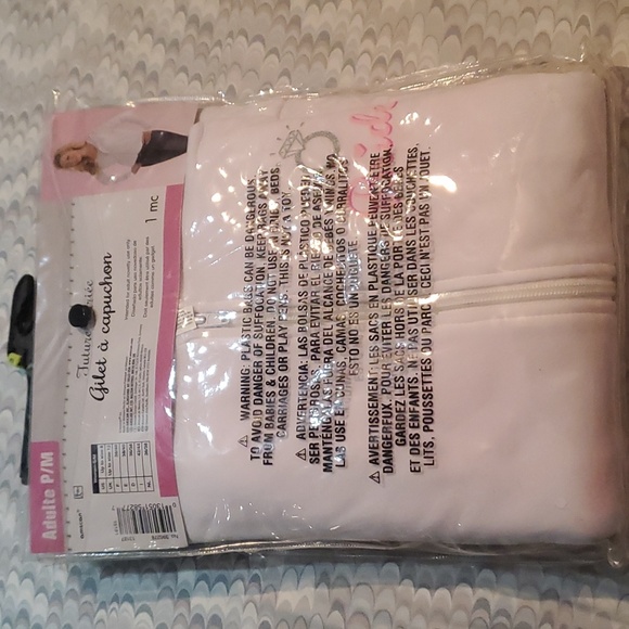 Small Bride to be hoodie - Picture 4 of 5